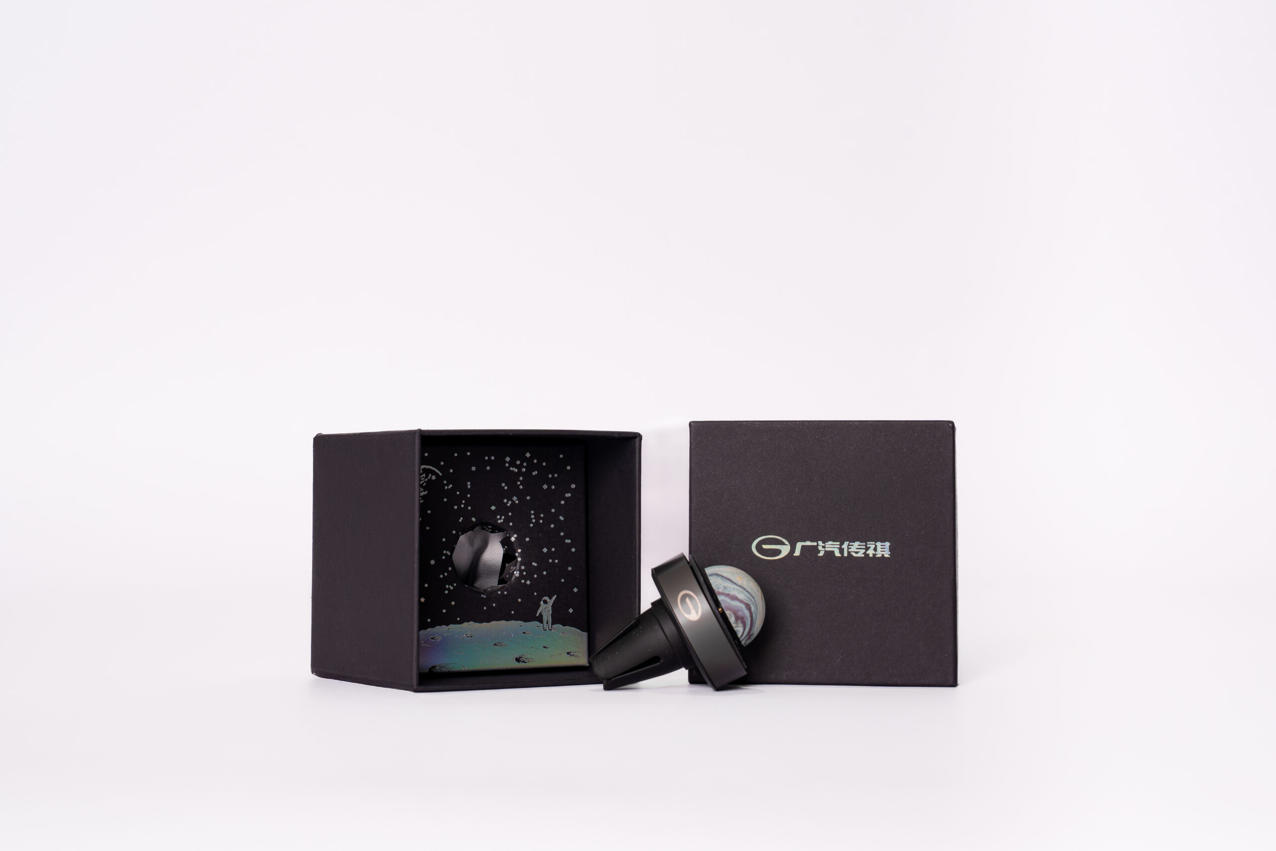 GAC CAR AROMATHERAPY (PEACH PLANET, GALAXY) [0013]